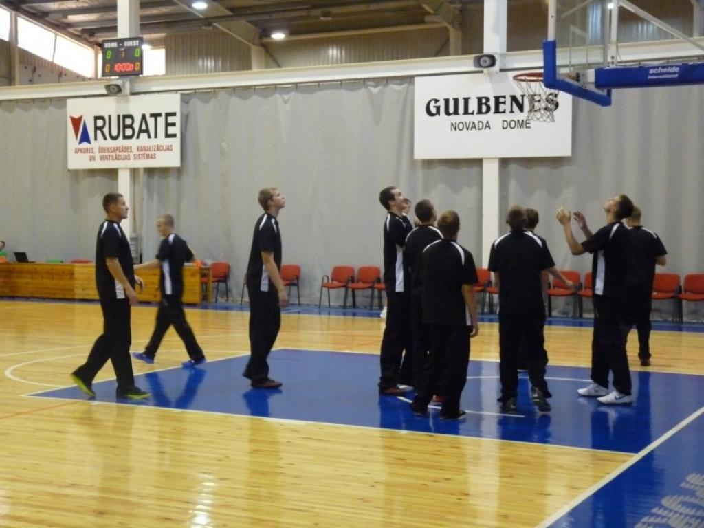 Basketbols: gada izskaņā gūst uzvaru pār Cēsu komandu