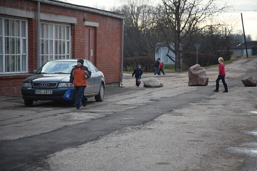Trūkst līdzekļu Stāķu ceļa rekonstrukcijai