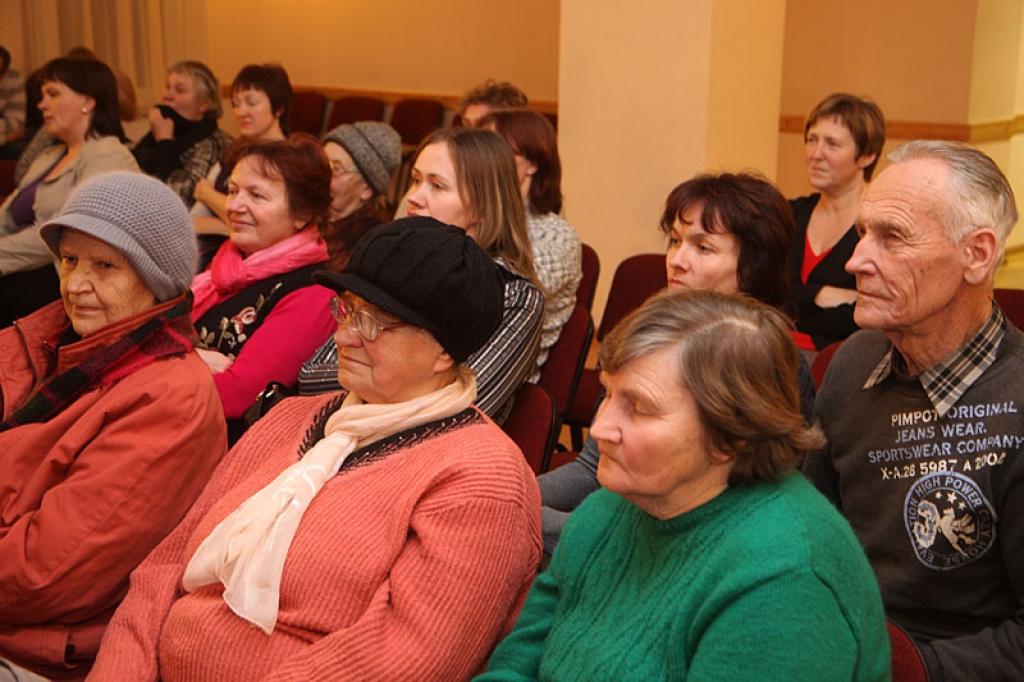 Lejasciemā tiekas ar domes darbiniekiem