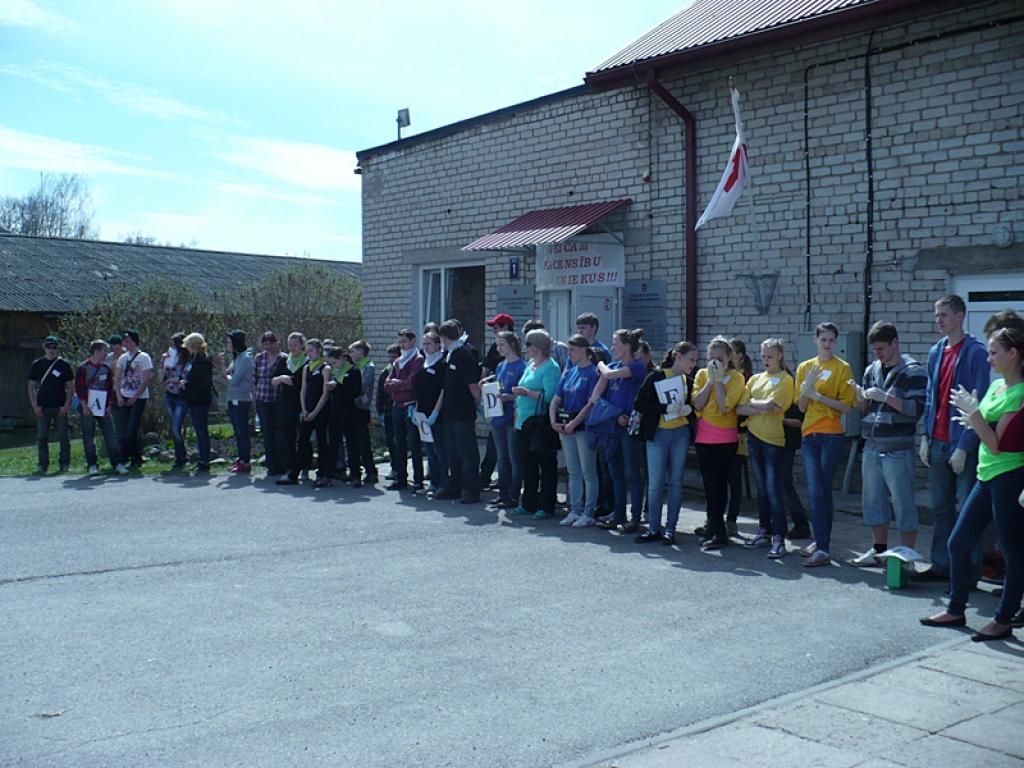 Pirmās palīdzības sniegšanā sacentās astoņas komandas