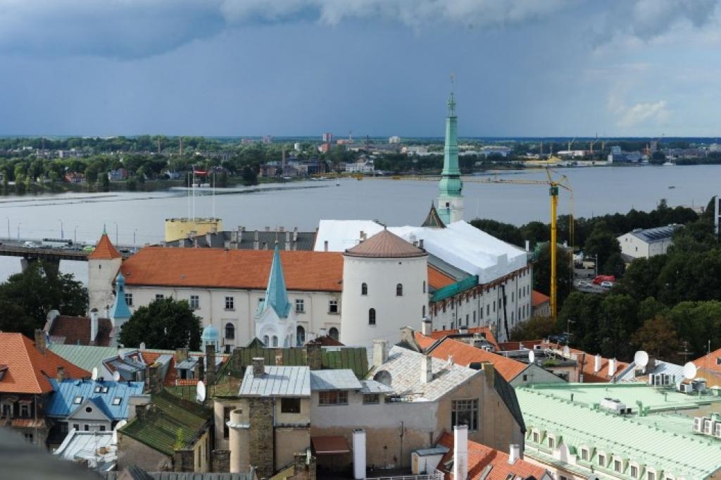 SBRE: Rīgas pils pagaidu jumts neder ziemai