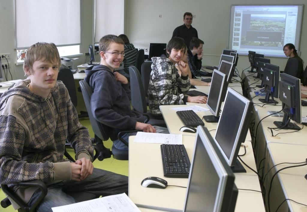 Datoru skolās netrūkst, taču daļa novecojusi