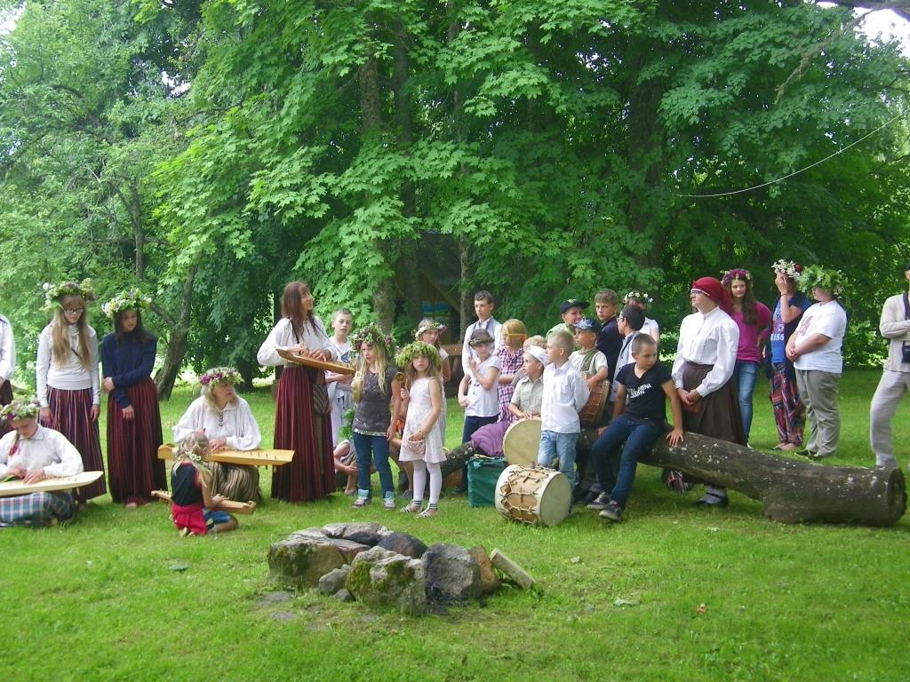 Folkloras kopa „Pērlis” no Druvienas dosies uz Ķīnu