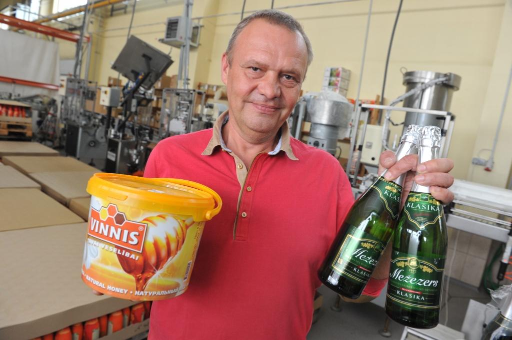 Ne tikai Latvijā dzer Mežezeru un našķojas ar medu