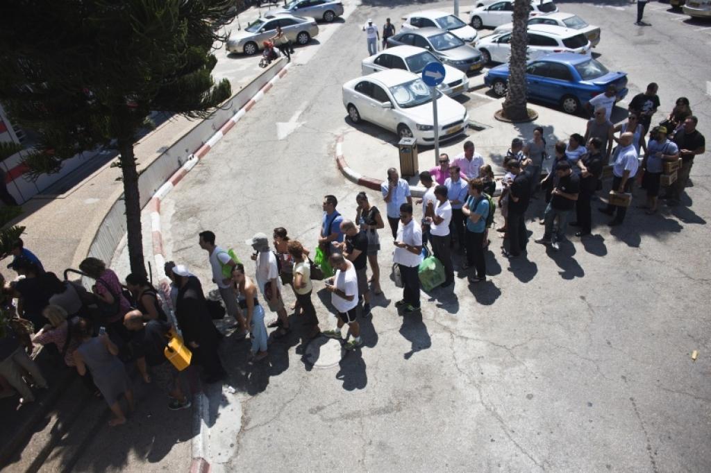 Pirms iespējamiem triecieniem Sīrijai, Izraēlā ievērojami palielinājies pieprasījums pēc gāzmaskām
