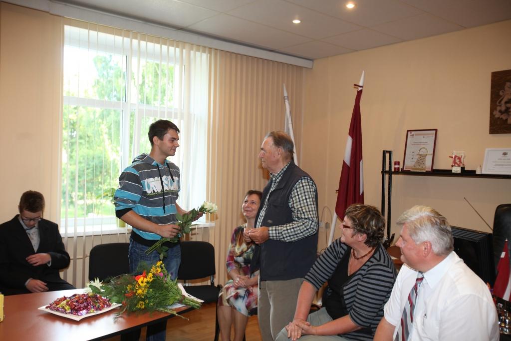 Fricis Flūgs un „Lauvu klubs” atbalsta desmit Gulbenes novada studentus (27.08.2013.)