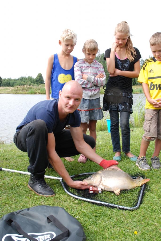 Lielākais loms - 3,49 kilogramus smaga karpa