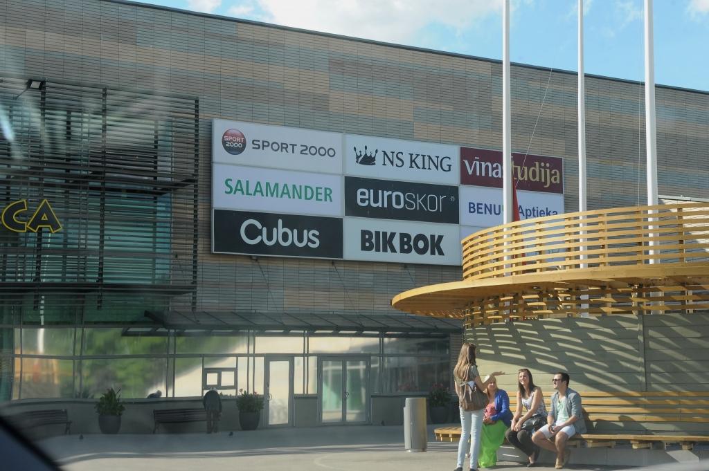 Latvijā var ienākt jauni apģērbu tirgotāji