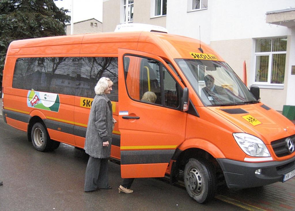 Paplašina skolēnu autobusu izmantošanu