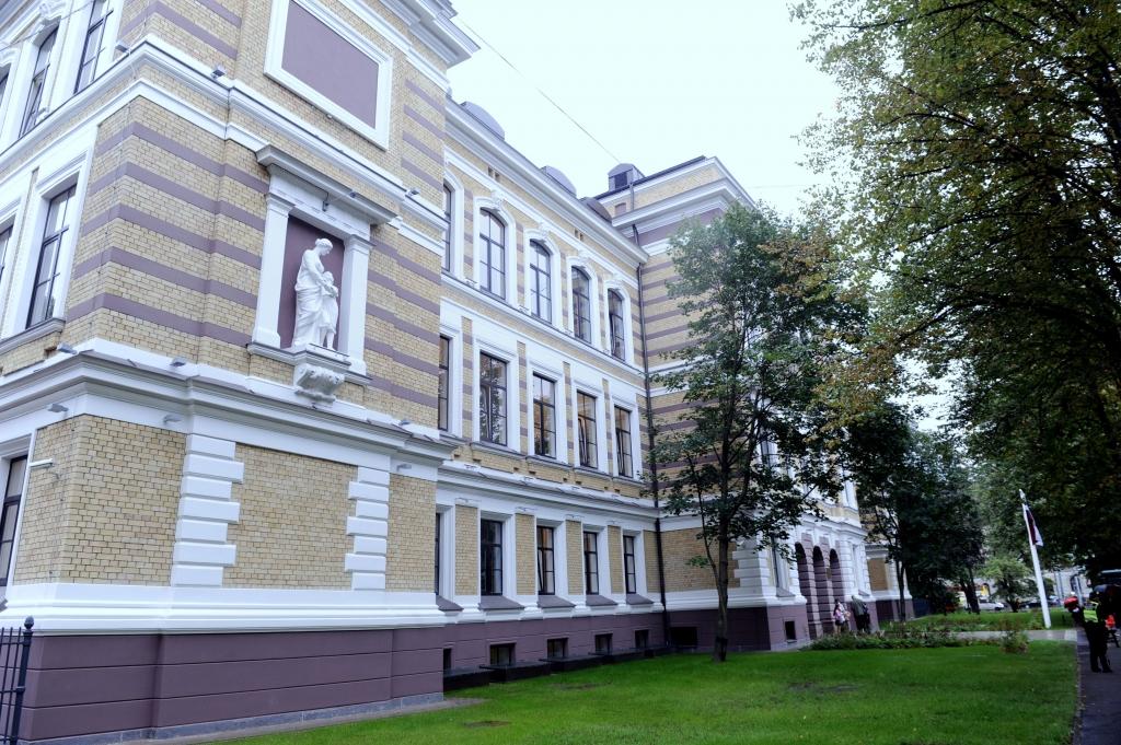 Ieguldot 4,3 miljonus, Rīdze jauno mācību gadu atsāk restaurētā ēkā