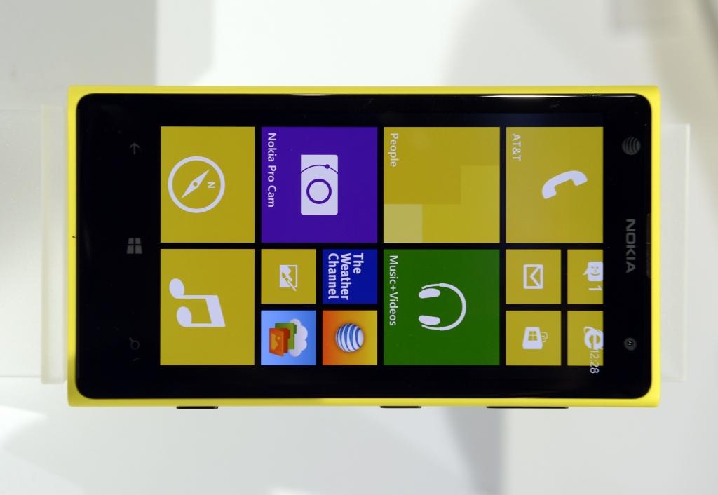 Papildināta - Microsoft pirks Nokia mobilo telefonu biznesu 