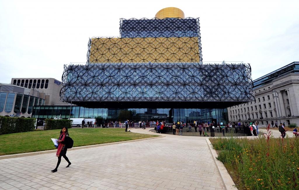 Birmingemas bibliotēka ar titulu «lielākā Eiropā» dižosies vien līdz Gaismas pils atklāšanai