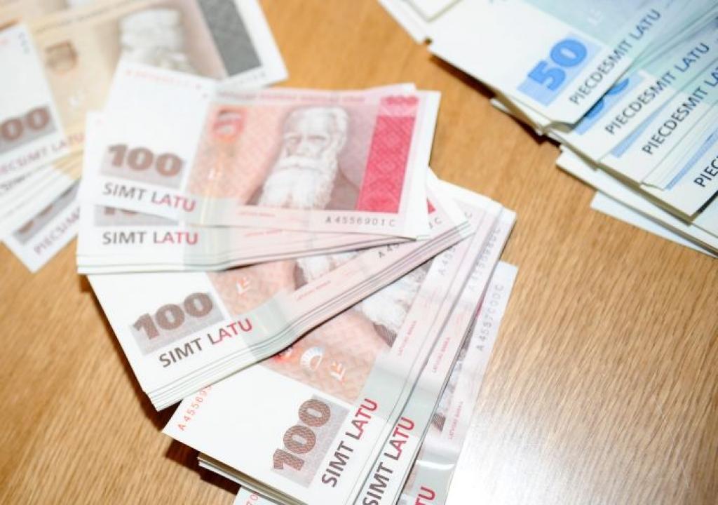 Iepirkuma uzvarētāja pasludināšanas brīdī apakšuzņēmēji dzēš parādus; pēc tam tie kļūst vēl lielāki