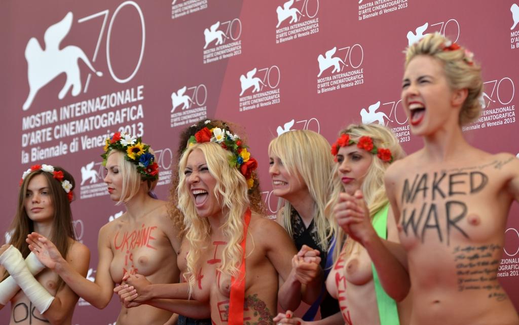 Ukraina nav bordelis - Venēcijas festivālā apgalvo Femen aktīvistes