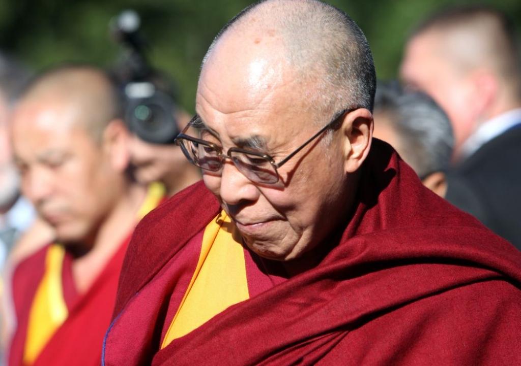 Dalailama: mums vajag vairāk naudas