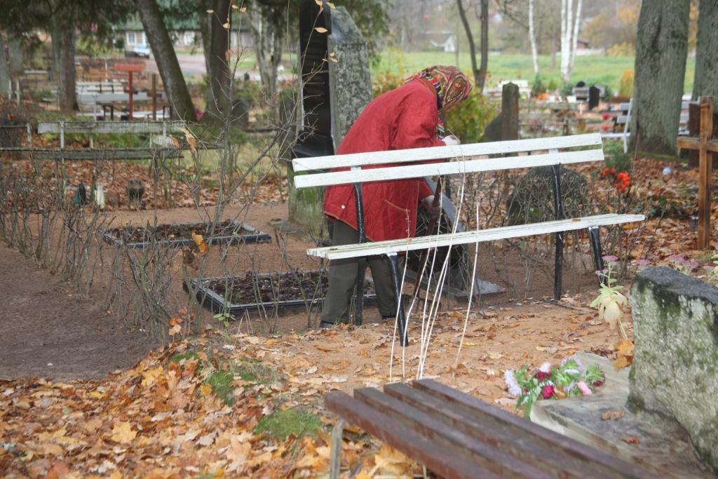 Sāks izsniegt tirdzniecības atļaujas tirdzniecībai svecīšu vakarā
