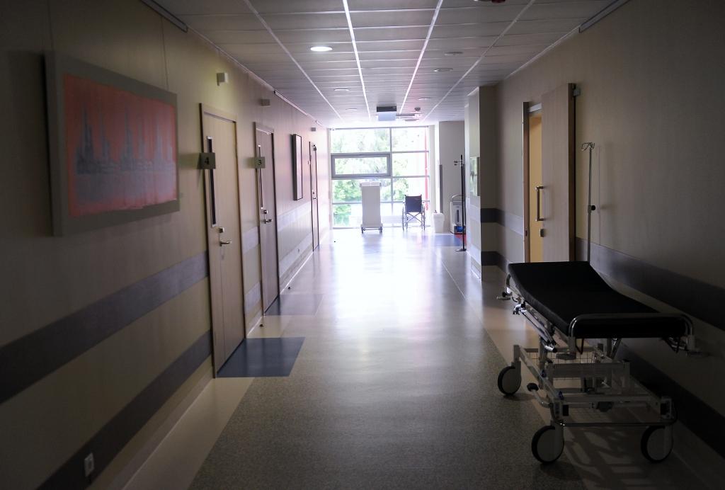 Slimnīcās personāla trūkumu un izmeklējumus kompensē ar antibiotikām