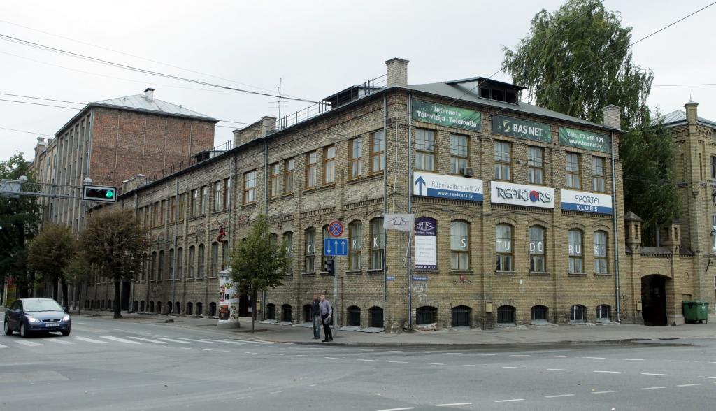 Par ugunsgrēku SIA New Rosme noliktavā un Rīgas uzņēmējdarbības koledžā uzsākts kriminālprocess