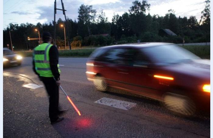 Stradenietis brauc bez transportlīdzekļa vadītāja tiesībām un alkohola reibumā