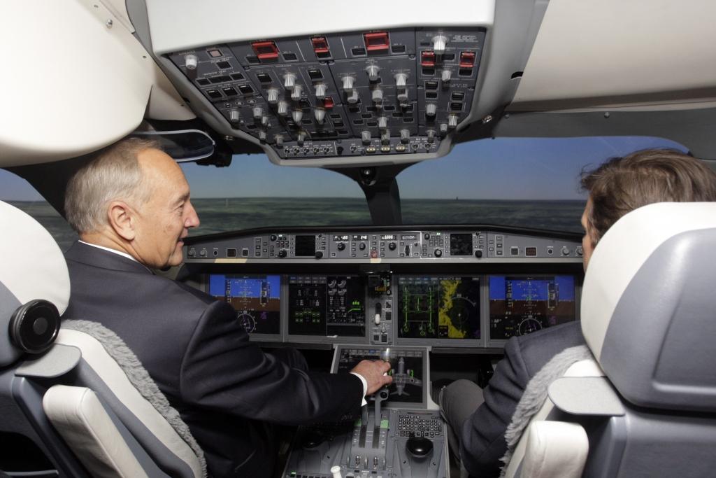 papildināta FOTO galerija - Bērziņš Kanādā ar Bombardier vadību pārrunā sadarbības iespējas
