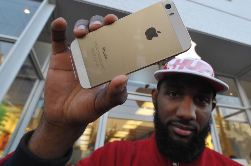 Apple pārdevusi 9 miljonus jauno iPhone