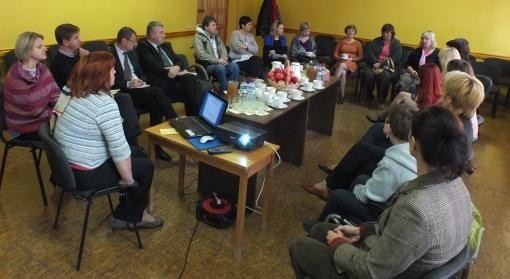 Diskutē par atbalstu cilvēkiem ar īpašām vajadzībām 