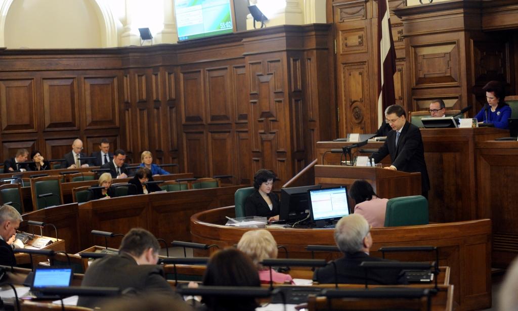 Partijas sāk apmainīties ar politiskajiem signāliem