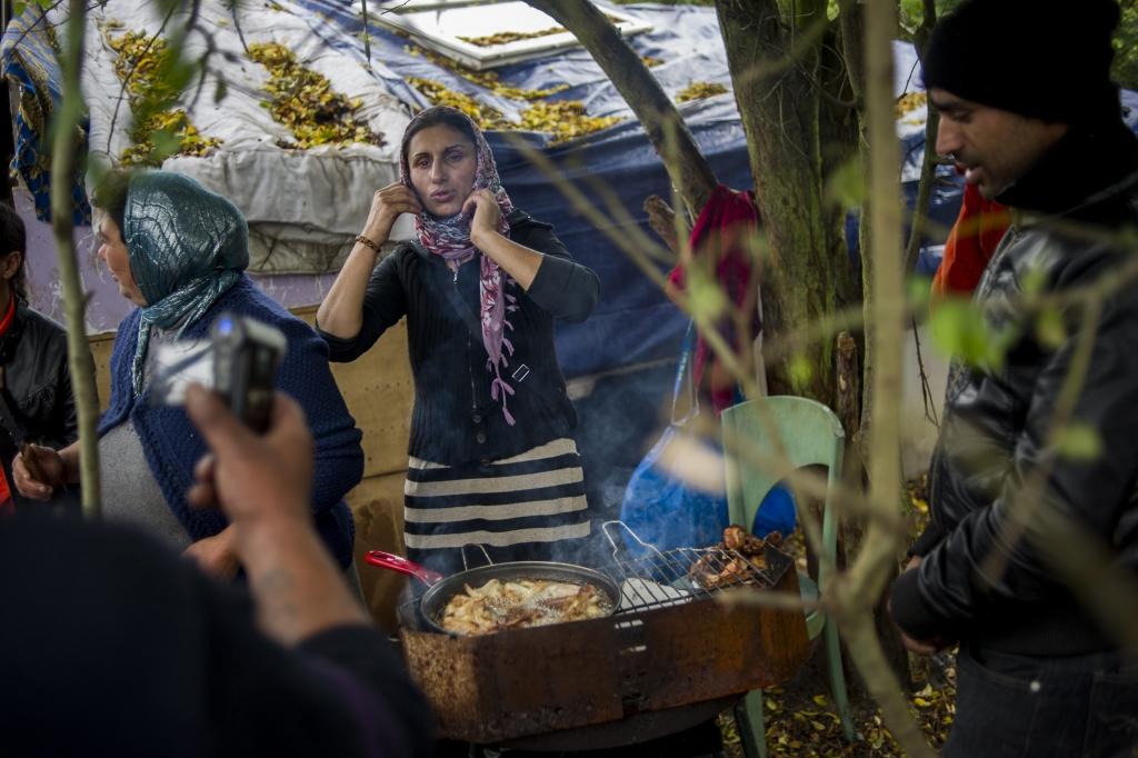 Franču ministrs aicina nojaukt čigānu nometnes un cilvēkus deportēt