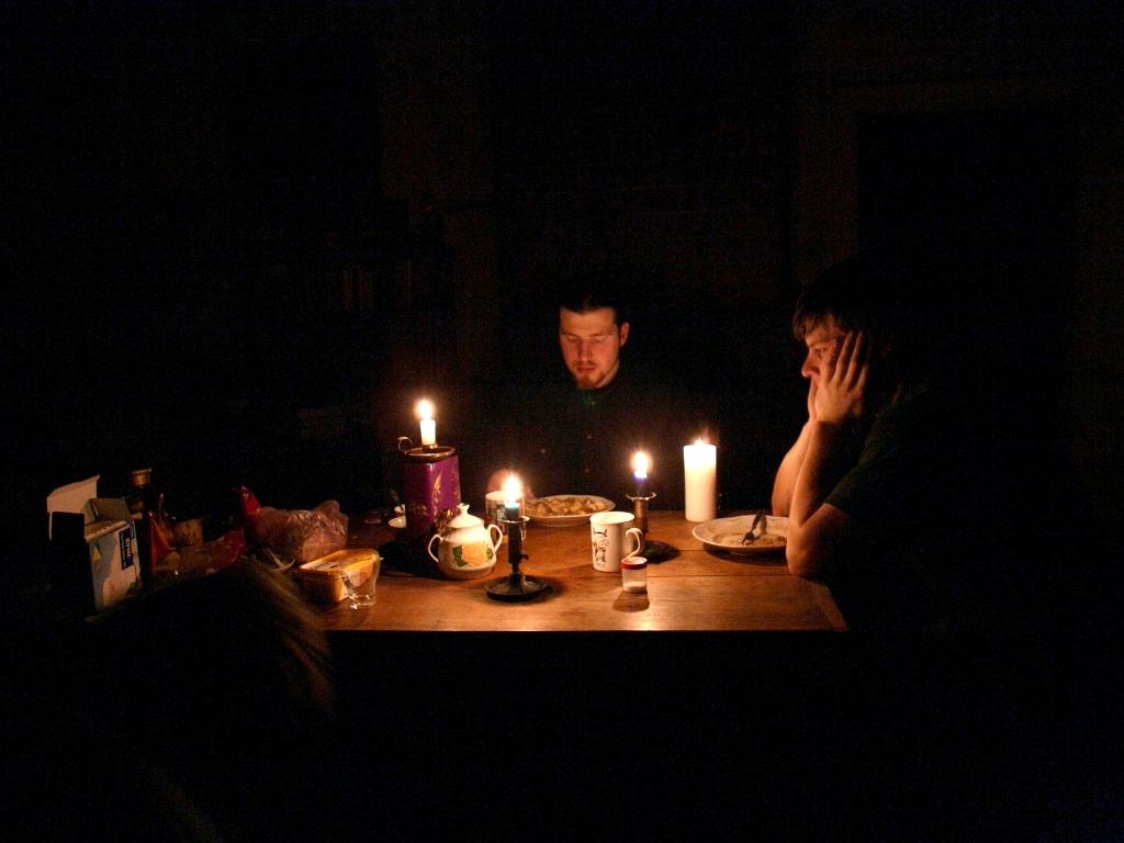 Latvenergo par elektrību parādā vairāk nekā 54 000 klientu