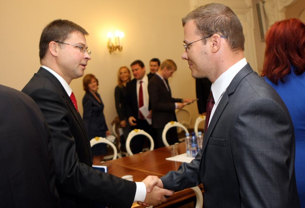 Varētu ierobežot darījumu skaitu, kas ļauj izsniegt uzturēšanās atļaujas