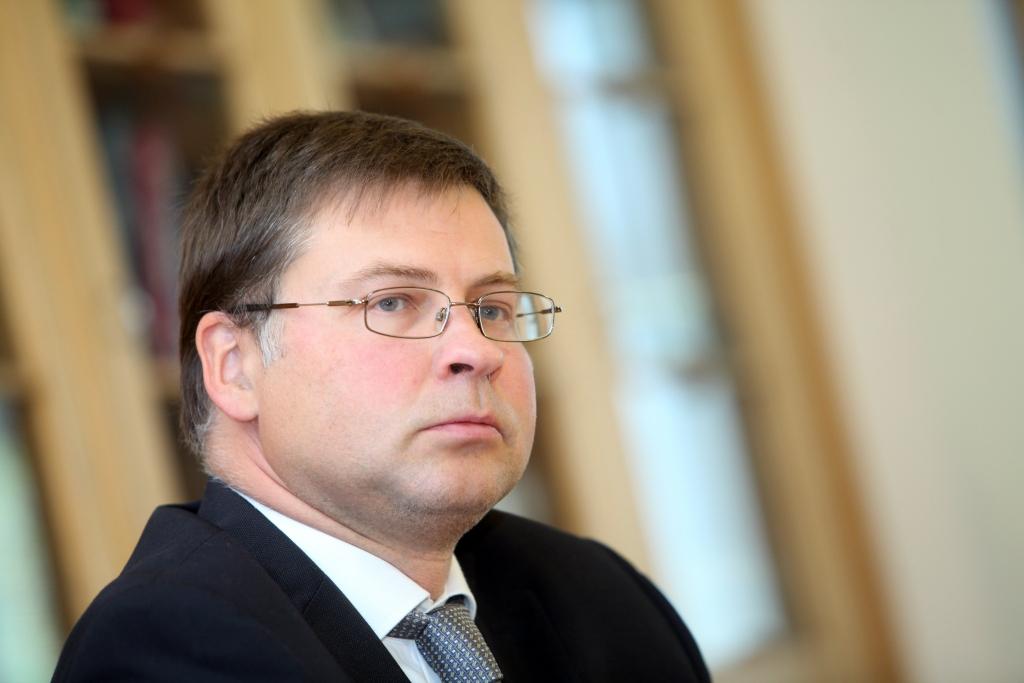 Dombrovskis: fiskālā telpa iztērēta 2014. un 2015. gadam
