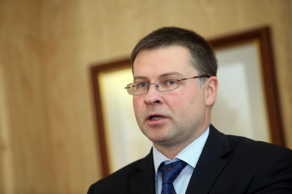Premjers iestājas par ideju atteikties no valsts galvotajiem kredītiem privātajiem komersantiem