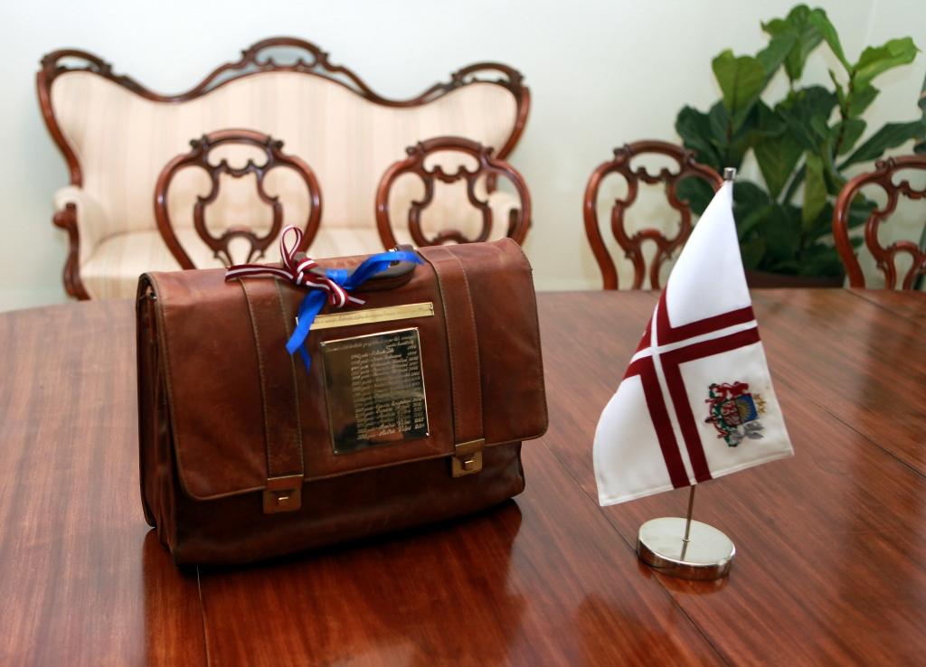 Pirmsvēlēšanu negausīgais budžets iecērt robus nākamajos gados
