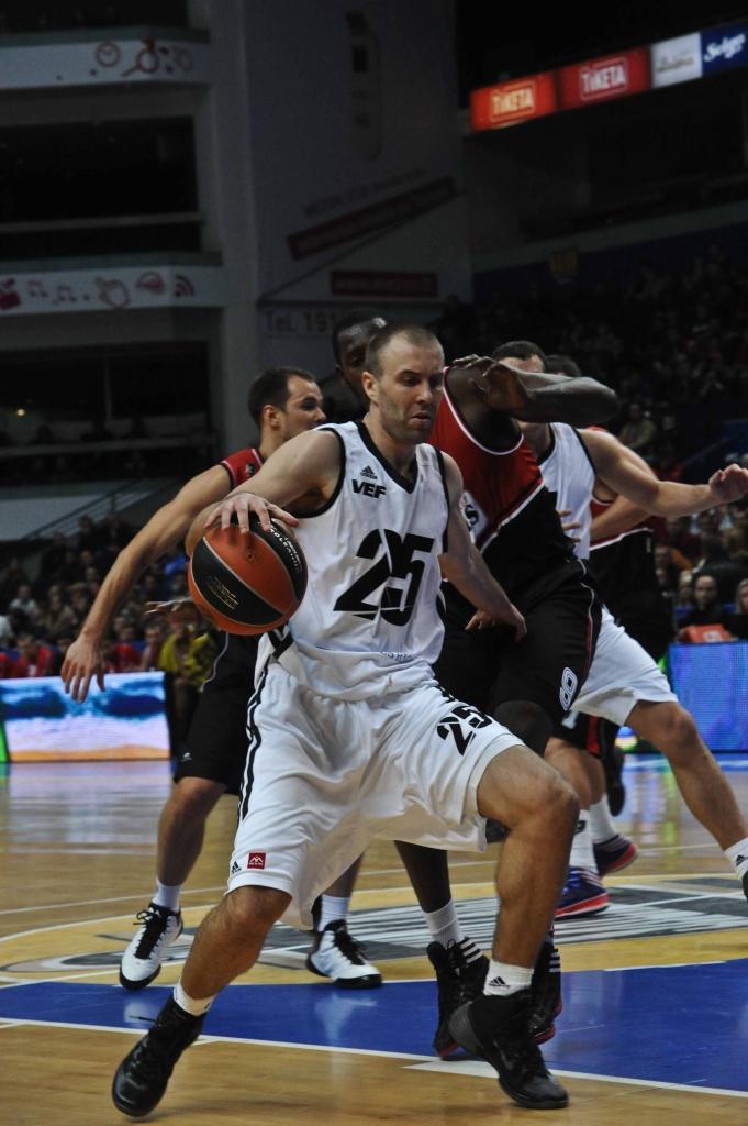 VEF Rīga piekāpjas Lietuvos rytas, neturpinot cīņu par vietu Eirolīgā (+FOTO)