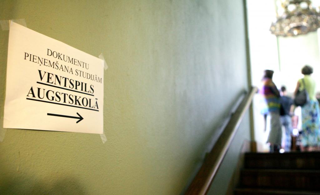 Reģionālās augstskolas: Nelikumīgi izsniegto diplomu skandālā nevainojiet tikai mācību iestādes