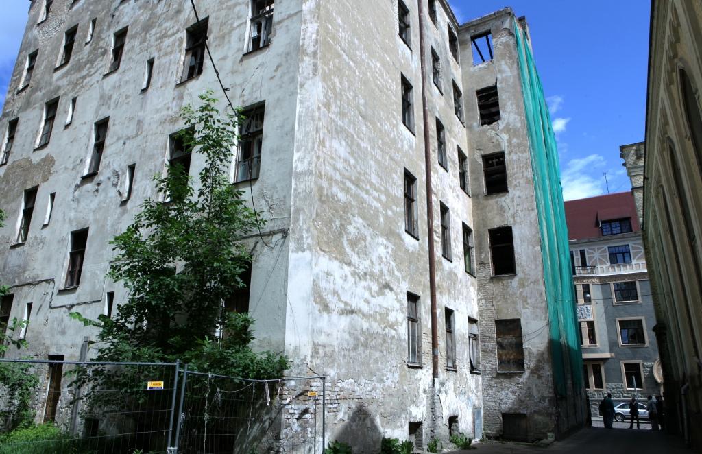 Rīgas domē graustu jautājuma risināšanai strādās trīs labi atalgoti cilvēki
