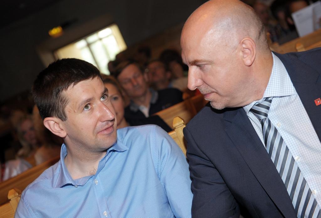 Premjers: Jautājums par izglītības ministra demisiju pašlaik izkritis no dienas kārtības