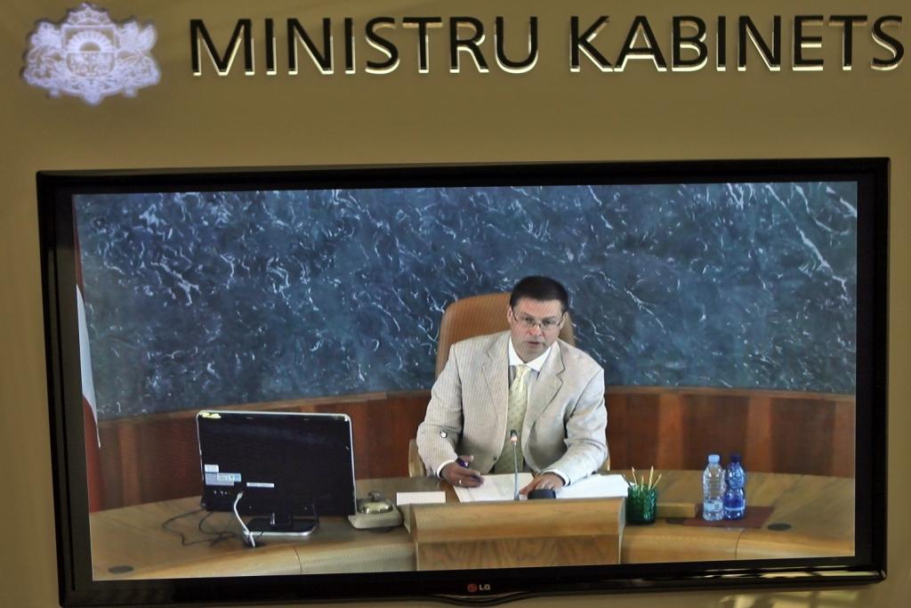 Premjers: Nav uzstādījums ik pāris mēnešus mainīt kādu ministru