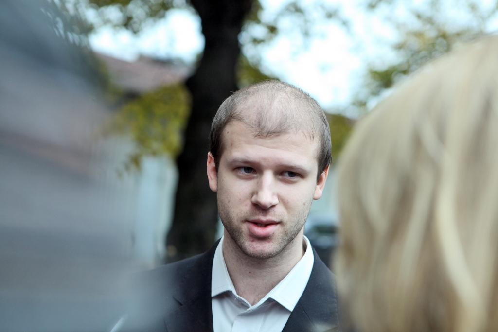 Čalovskis brīvs kā putns gaisā, taču prom no valsts nebēgs