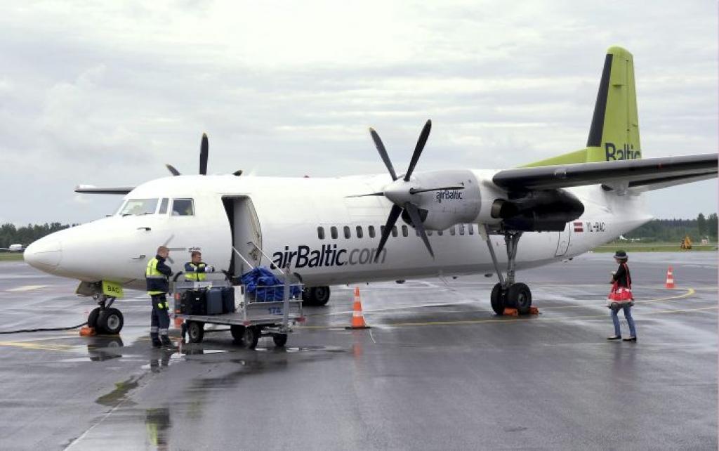 Lidostā Rīga miglas dēļ atcelti vai uz kaimiņvalstīm novirzīti vairāki airbaltic reisi