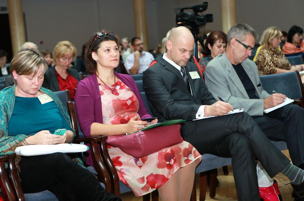 Vecāki nobažījušies, ka izglītības ministrs ar viņiem nesadarbojas