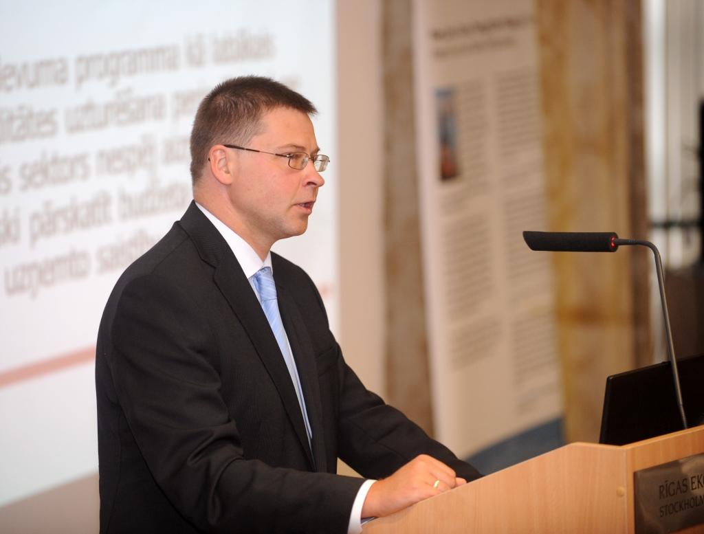 Dombrovskis: Krievijas ekonomikas izaugsmes bremzēšanās rada risku arī Latvijai