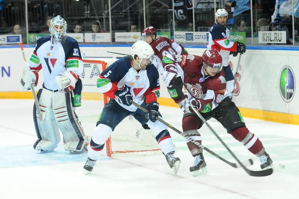Rīgas Dinamo atspēlē divu ripu deficītu un svin uzvaru Bratislavā