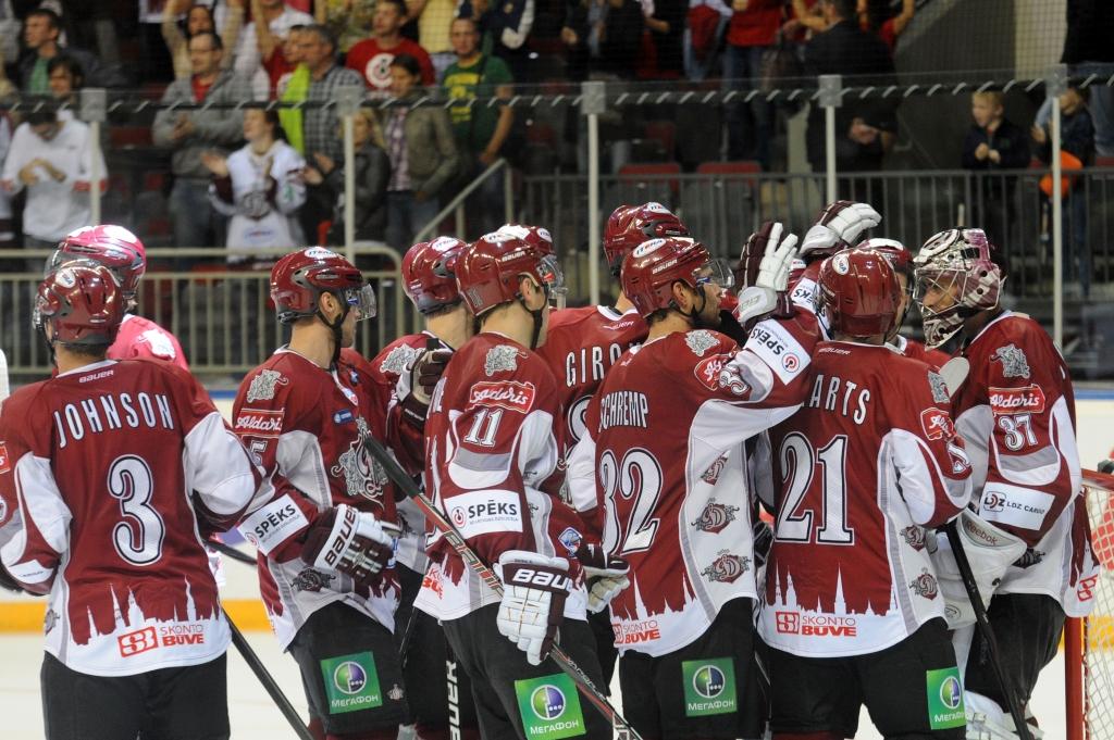 Rīgas Dinamo pēc dramatiska pamatlaika zaudē bullīšos Sanktpēterburgas SKA