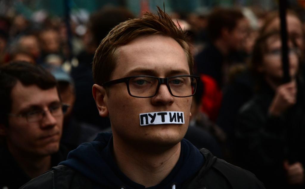 FOTO: Tūkstošiem cilvēku Maskavā protestē pret Putina varu