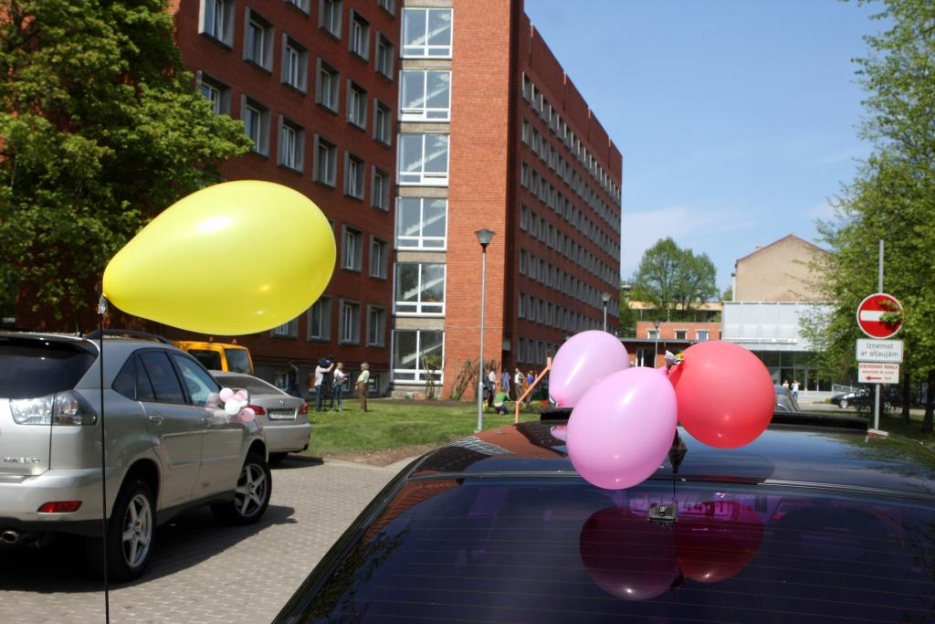 Rīgas Dzemdību namā pasaulē nākuši šogad pirmie trīnīši