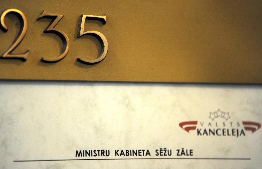 Ministri neatbalsta savu algu celšanu