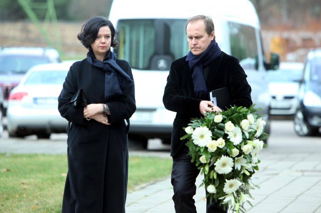 FOTO: Atvadās no Aivara Brīzes