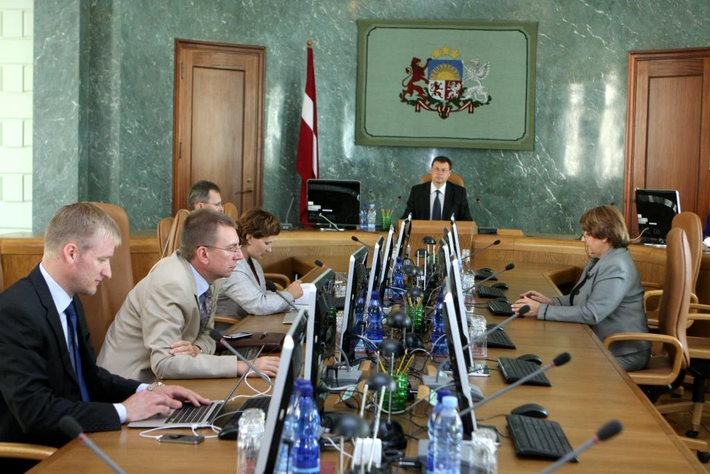 Ministru algas nepaaugstinās