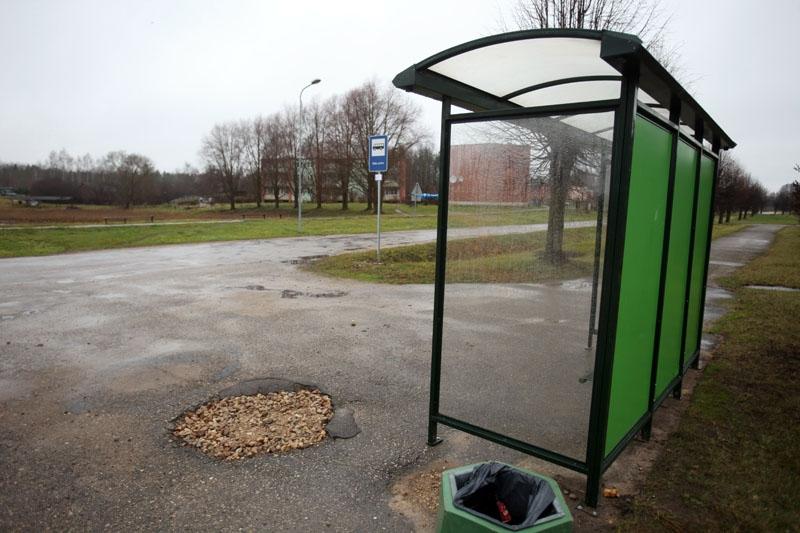 Atjauno autobusu kustību caur Stāķiem